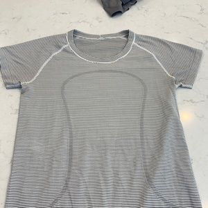 COPY - Lululemon short sleeve size 6